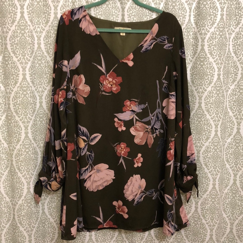 Cut out sleeve dress